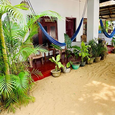 Tropicana Home Stay Аругам Бей Екстериор снимка