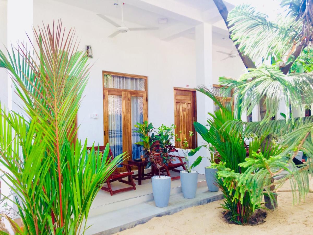 Tropicana Home Stay Аругам Бей Екстериор снимка